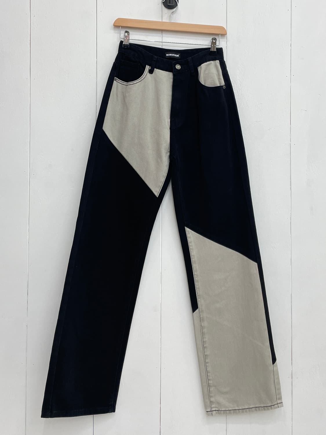 모모크롬(MOMOKROM) 투톤 컬러블록 사선 배색 와이드 데님 팬츠 상품이미지2