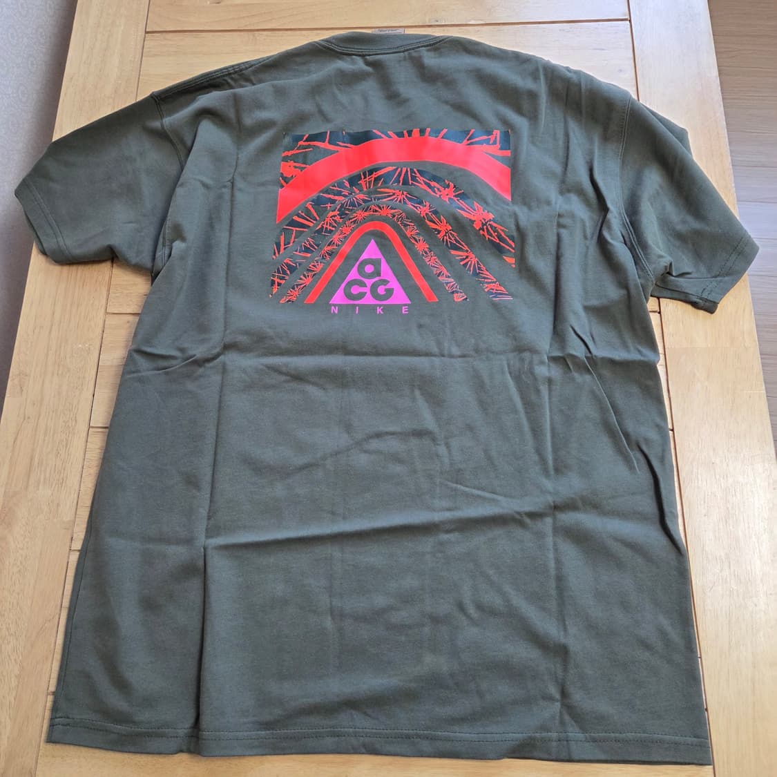 L 나이키 acg 프린팅 반팔티 자수로고 카키 144 상품이미지1