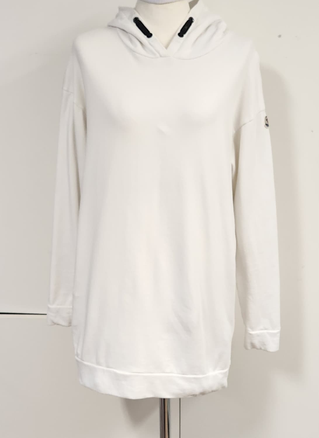 몽클레어 키즈 로고패치 크림화이트 백프릴 후드 원피스 14Y 상품이미지1
