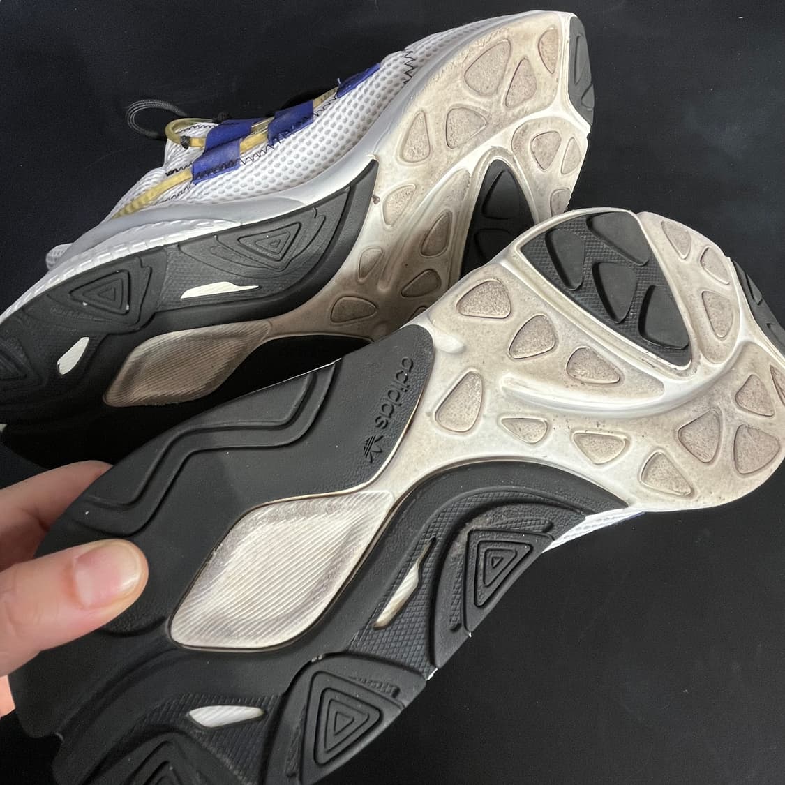 아디다스 오즈위고 트레킹화 us10 상품이미지4