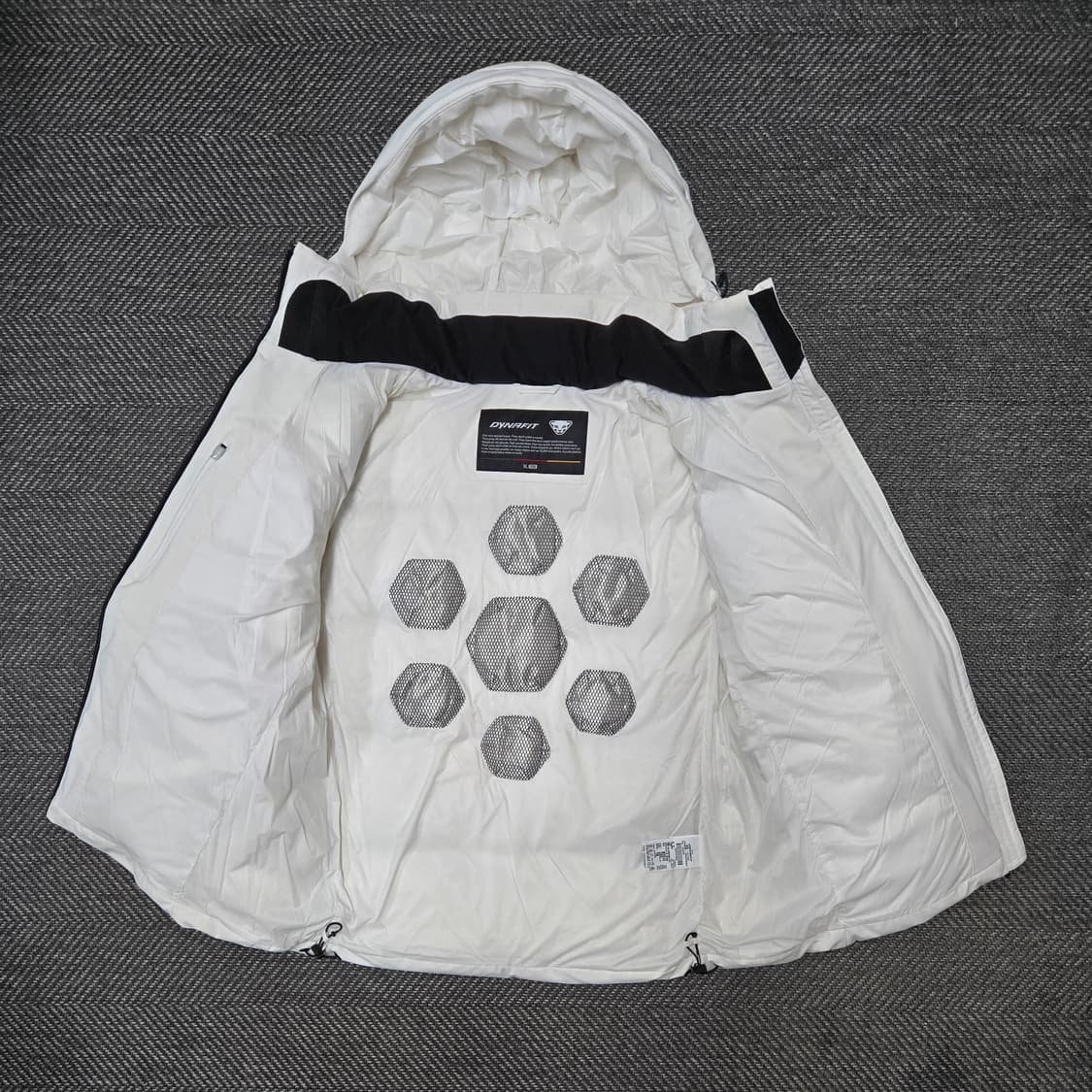 다이나핏 화이트 후드 구스다운패딩 카본비스트 여성 미들 다운 상품이미지3