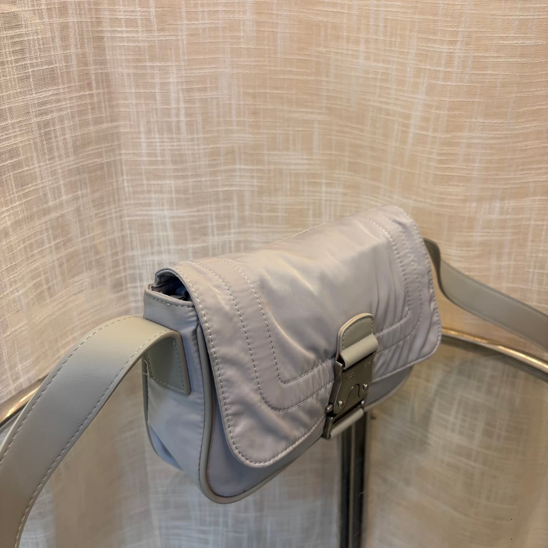 정품 마뗑킴 버클 크로스백     상품이미지4