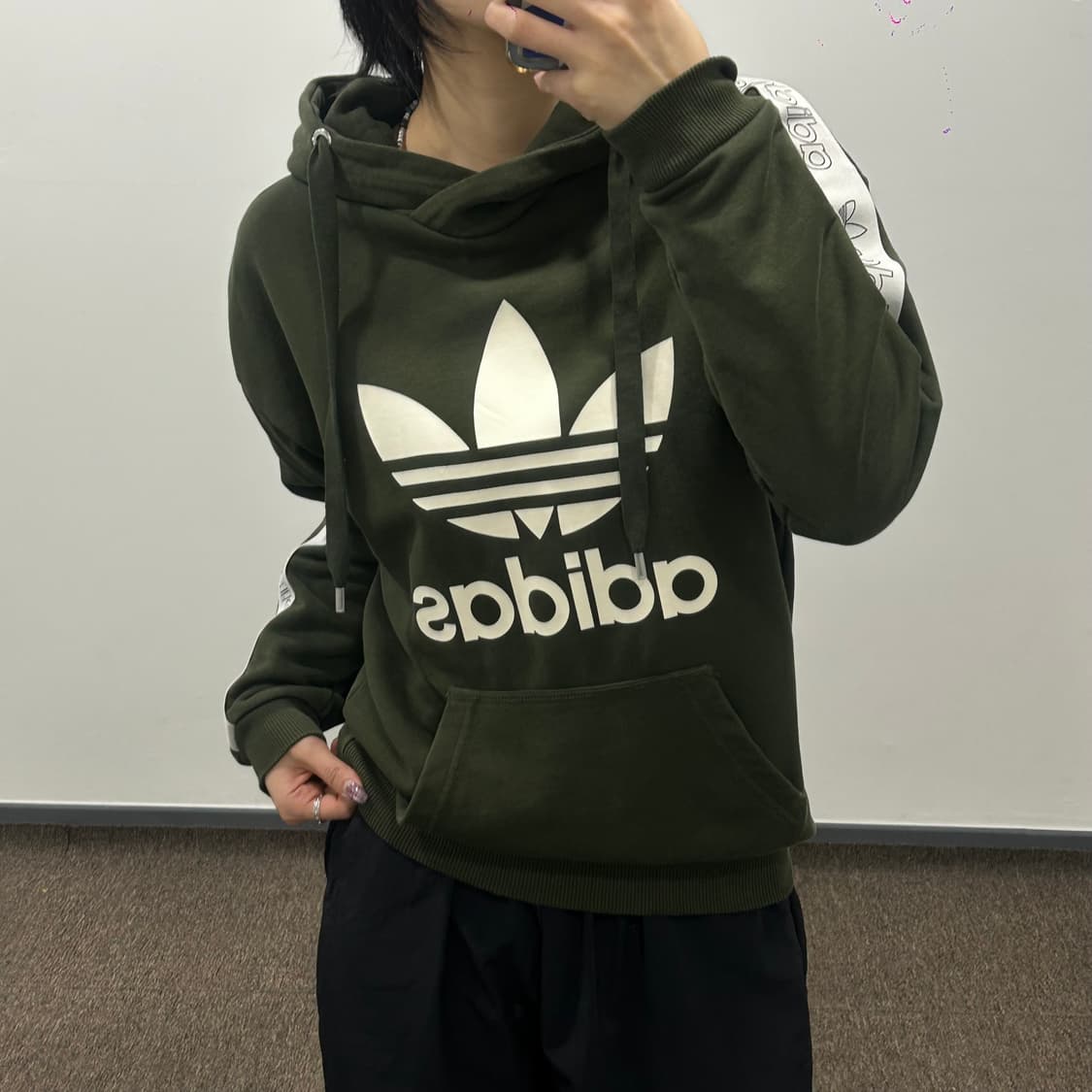 Adidas 아디다스 빅 파이어로고 사이드 포인트 카키 후드티  상품이미지1