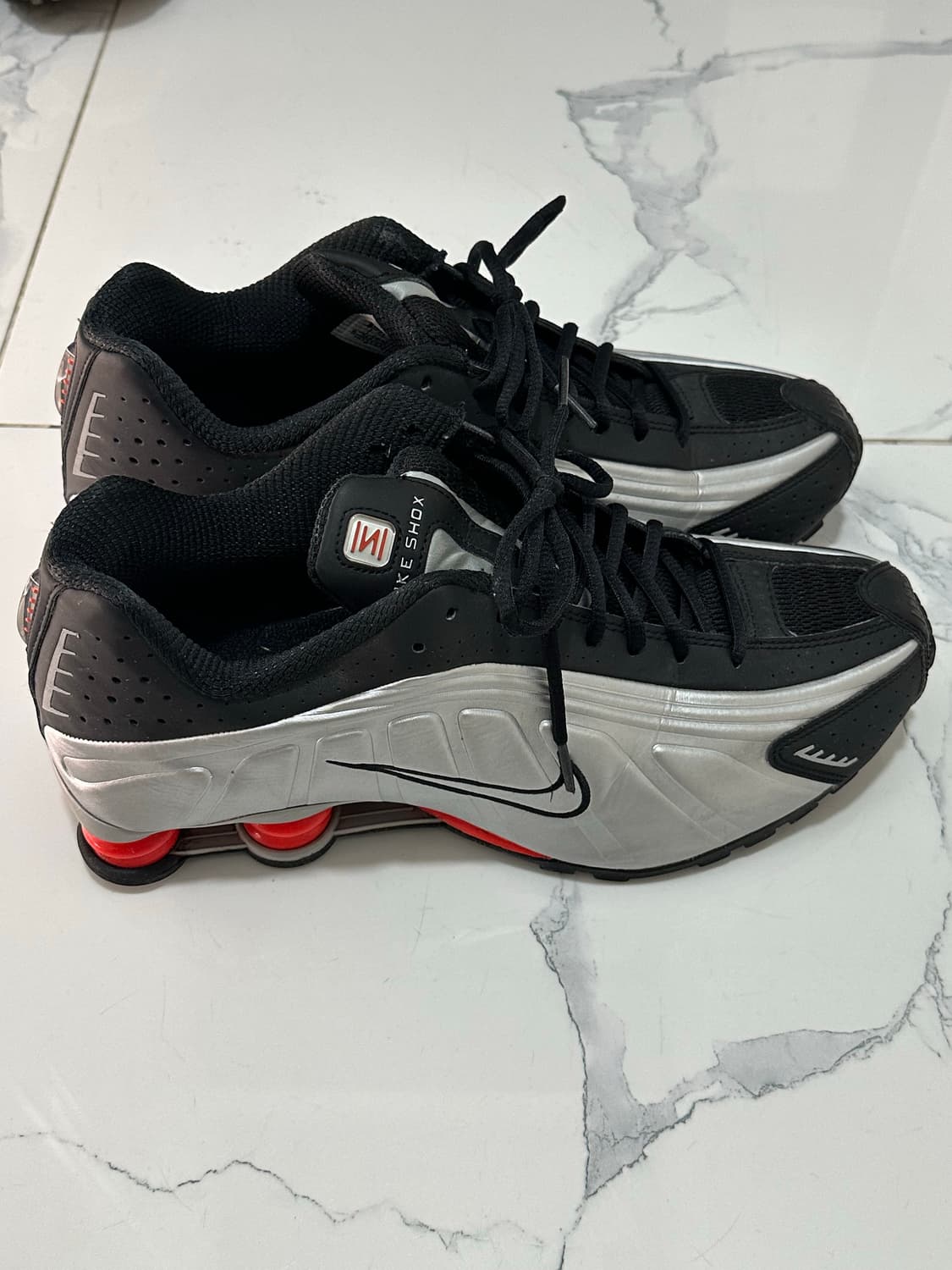 나이키 샥스 R4 메탈릭 실버 레드 285 상품이미지3