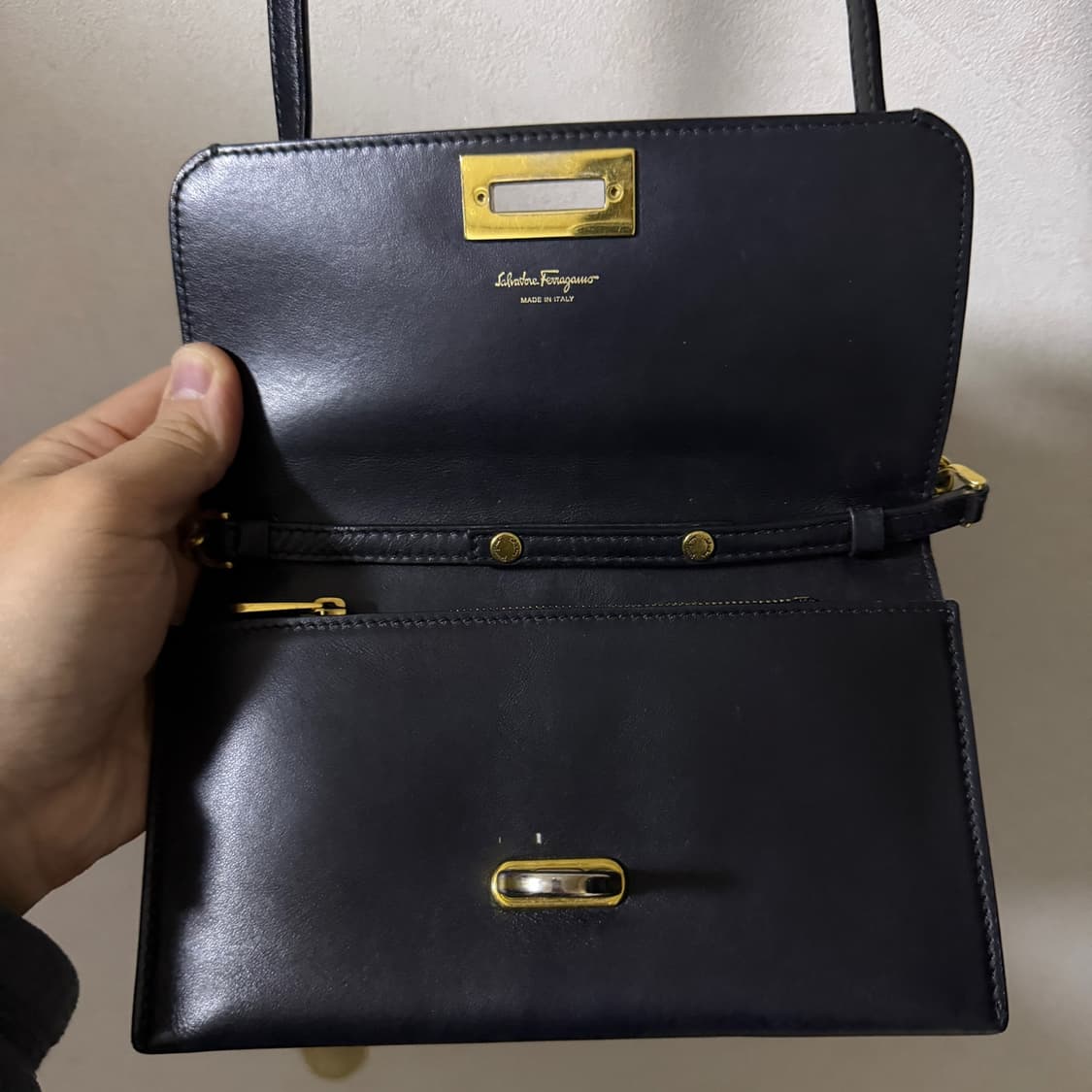 페라가모 간치니 금장 미니 크로스백  상품이미지5