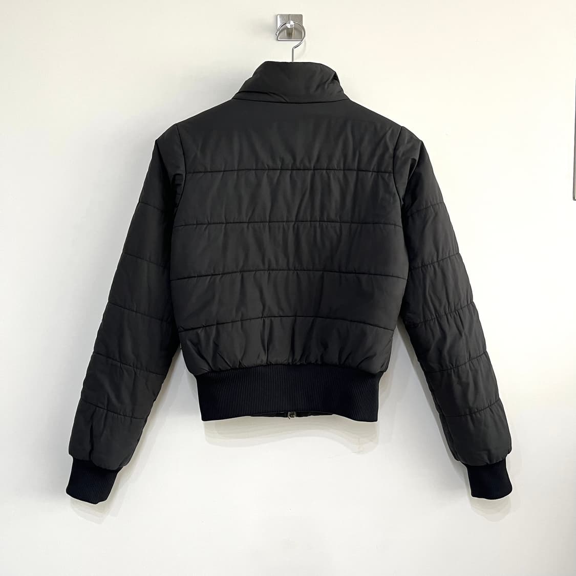 아디다스 딱붙핏 크롭 블랙 숏패딩 상품이미지4