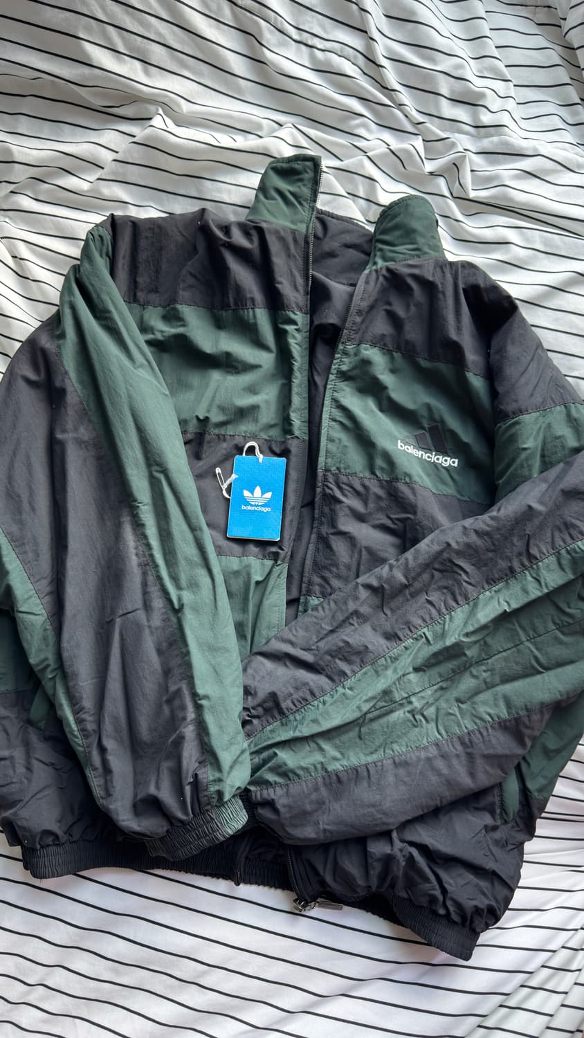 [1] 발렌시아가 x 아디다스 리버시블 트랙 자켓 상품이미지3