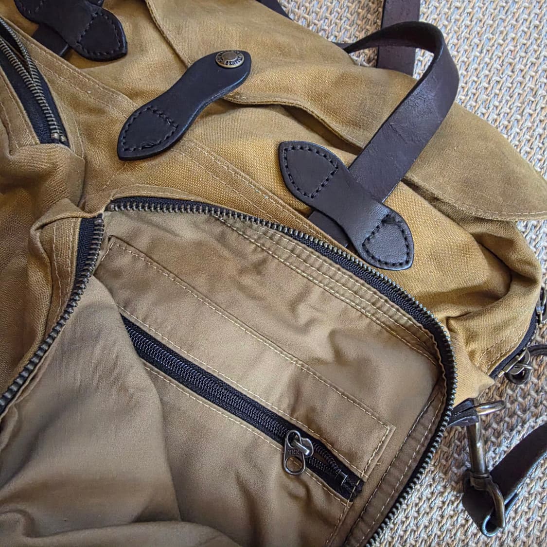 Filson 필슨 경량화 왁스드 코튼 켄버스 필드백 가방 상품이미지8