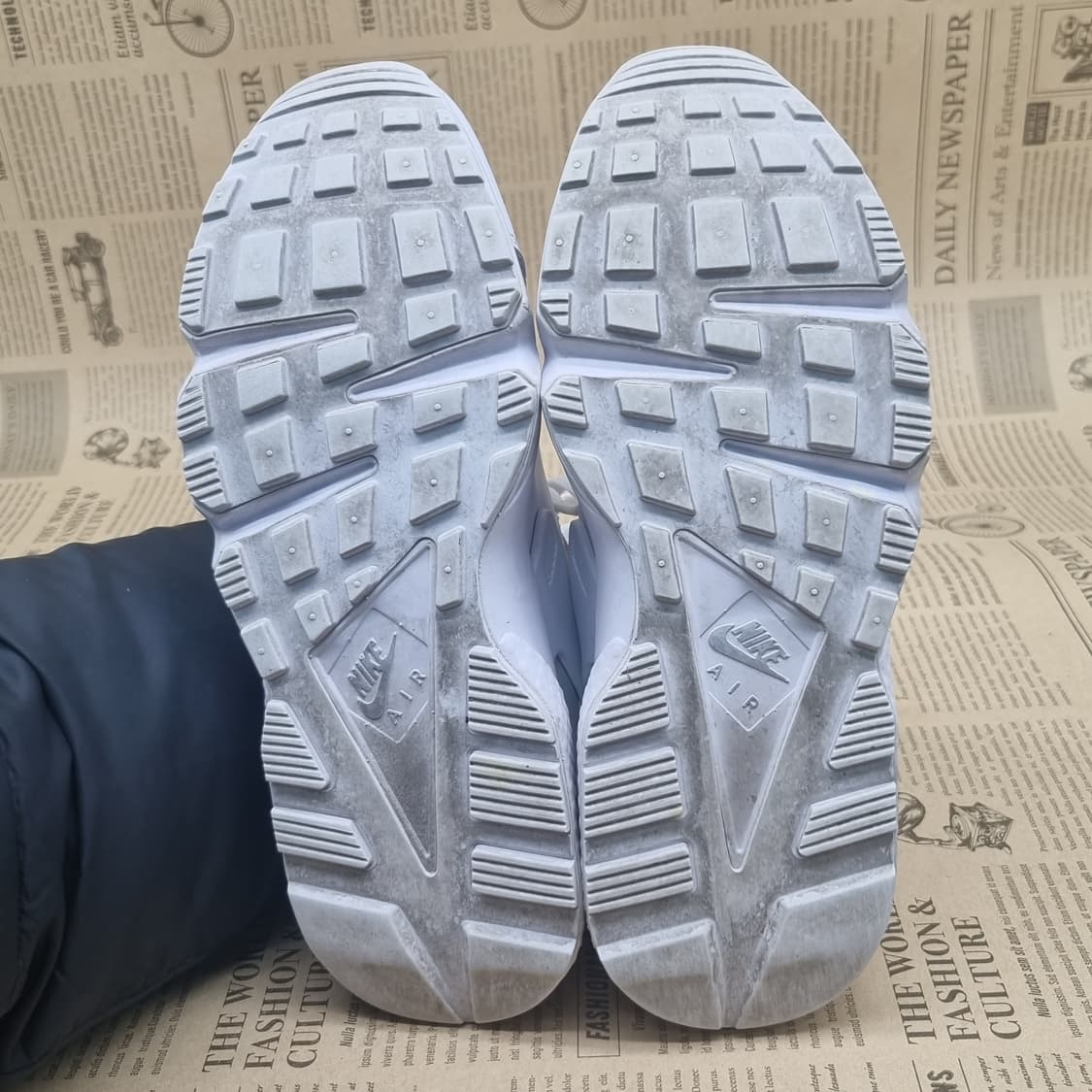 나이키 에어 허라취 여성운동화 실사이즈235 상품이미지3