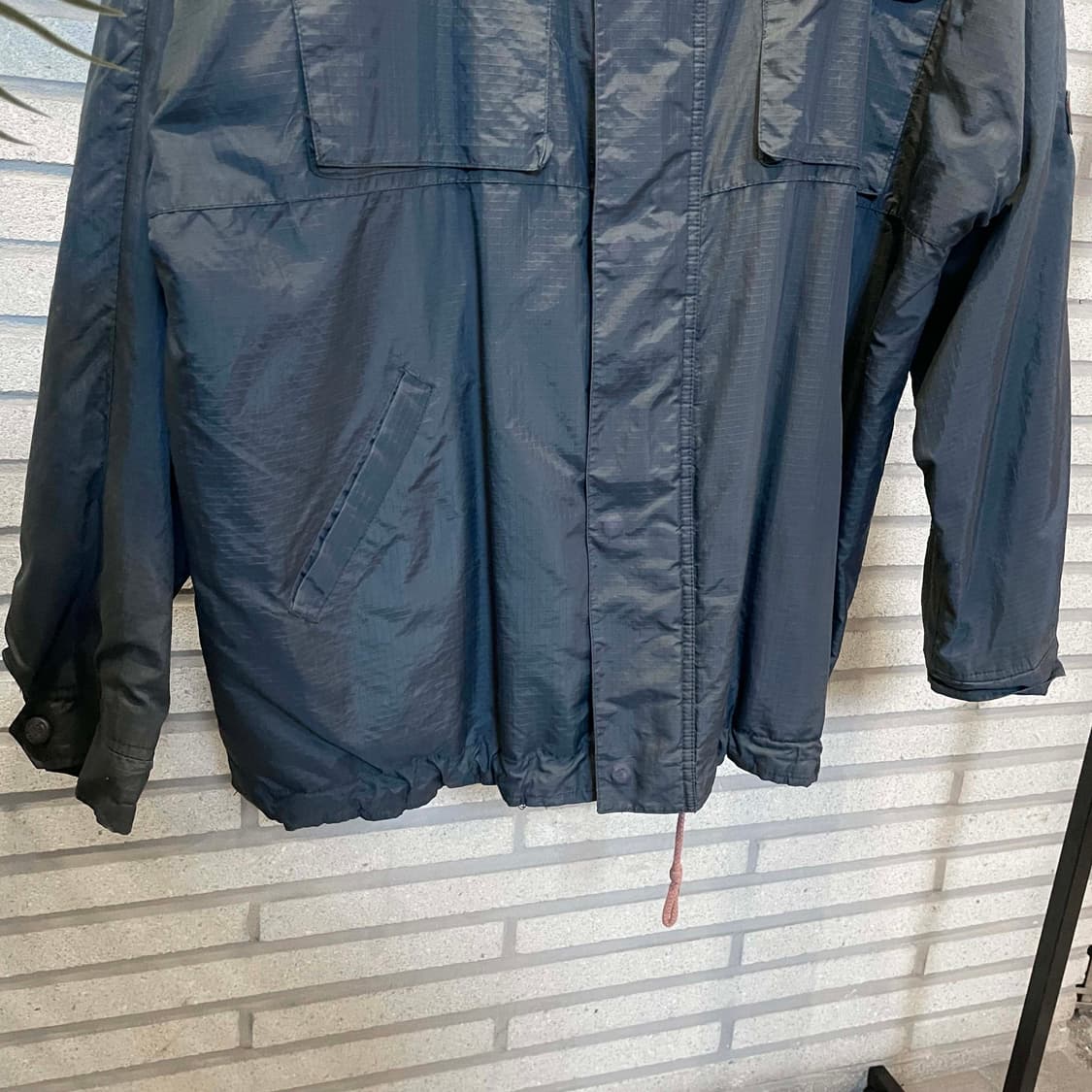 리바이스 나일론 후드 윈드 자켓 4포켓 스트링 디테일 네이비 상품이미지5