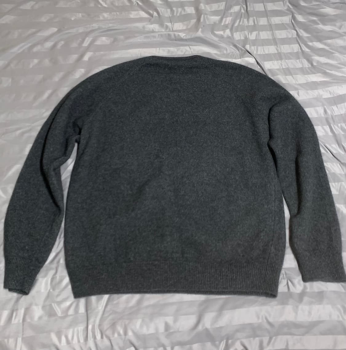 아모멘토 라쿤 v넥니트 상품이미지5