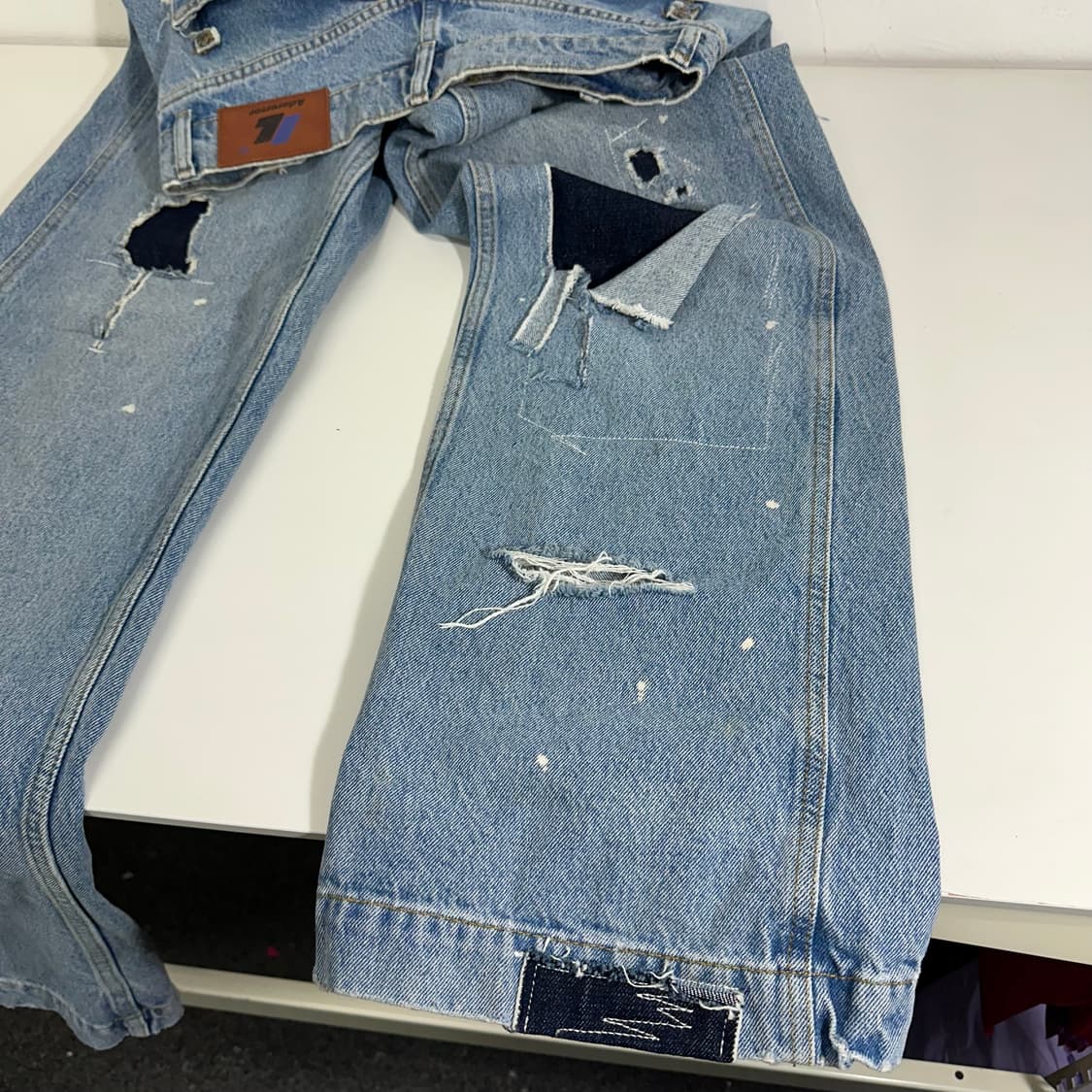 34 아더에러 X 자라 자더에러 연청 패치워크 디스트로이드 데님팬츠 상품이미지2
