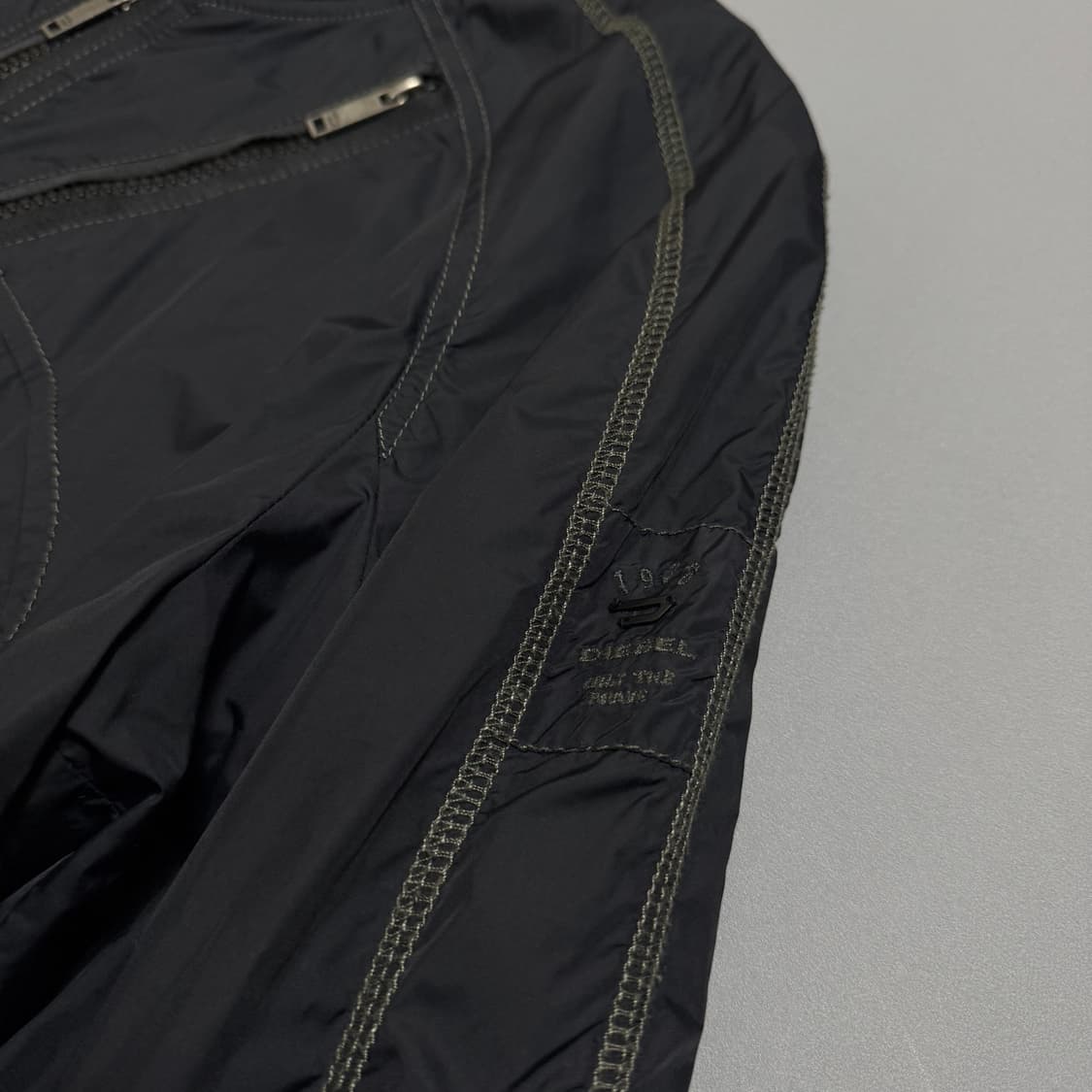 디젤(DIESEL) 블랙컬러 스티치 테크니컬 나일론 라이더스 자켓 상품이미지6