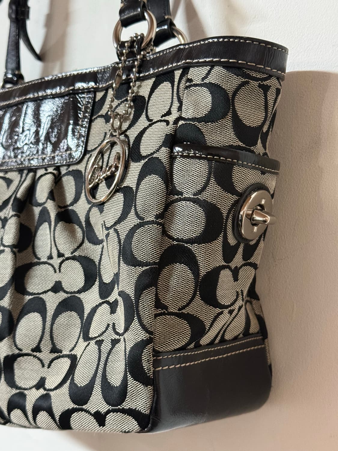 코치 시그니처 자카드 숄더백 블랙 토트백 상품이미지6