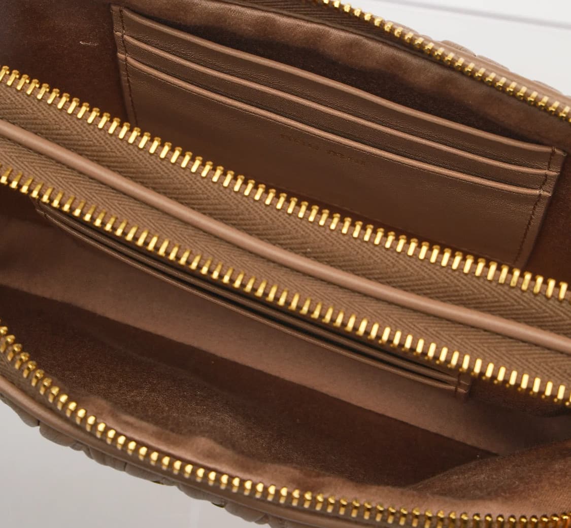 [S급] 미우 미우 마테라쎄 나파 가죽 미니백 카메오 판매합니다!!! 상품이미지5