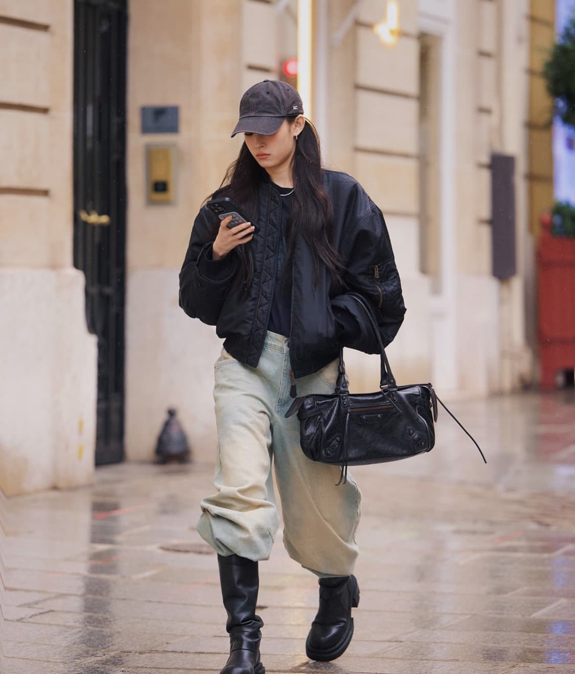 [새상품급 정품] 발렌시아가 르 시티 모터백 이스트웨스트 블랙 상품이미지8