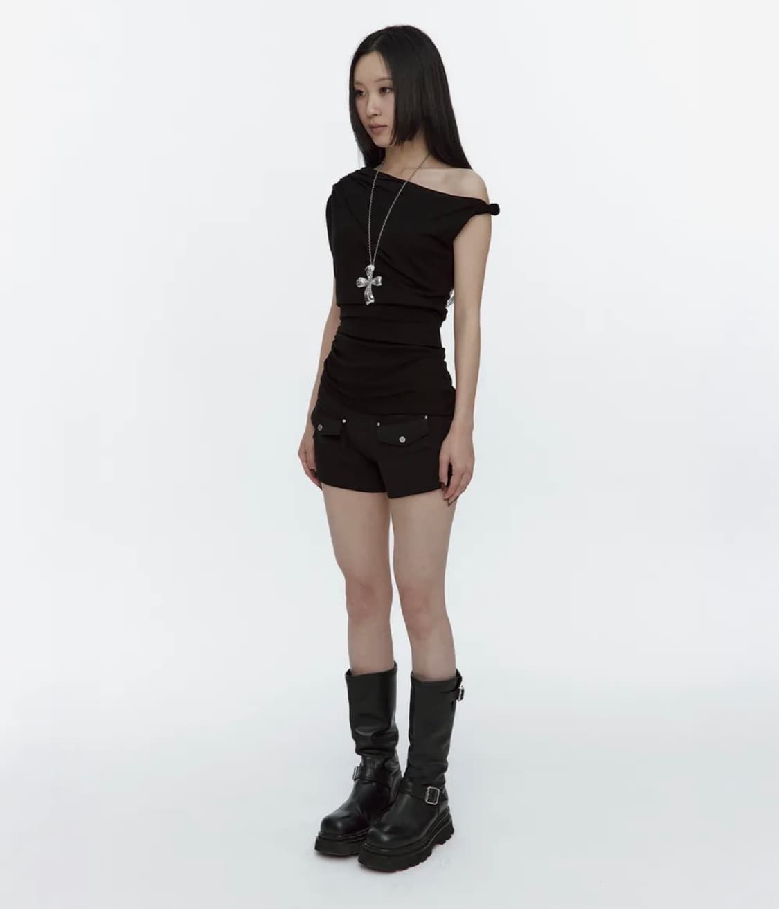 러프넥 Twist Strap Shirring Top 블랙 상품이미지3