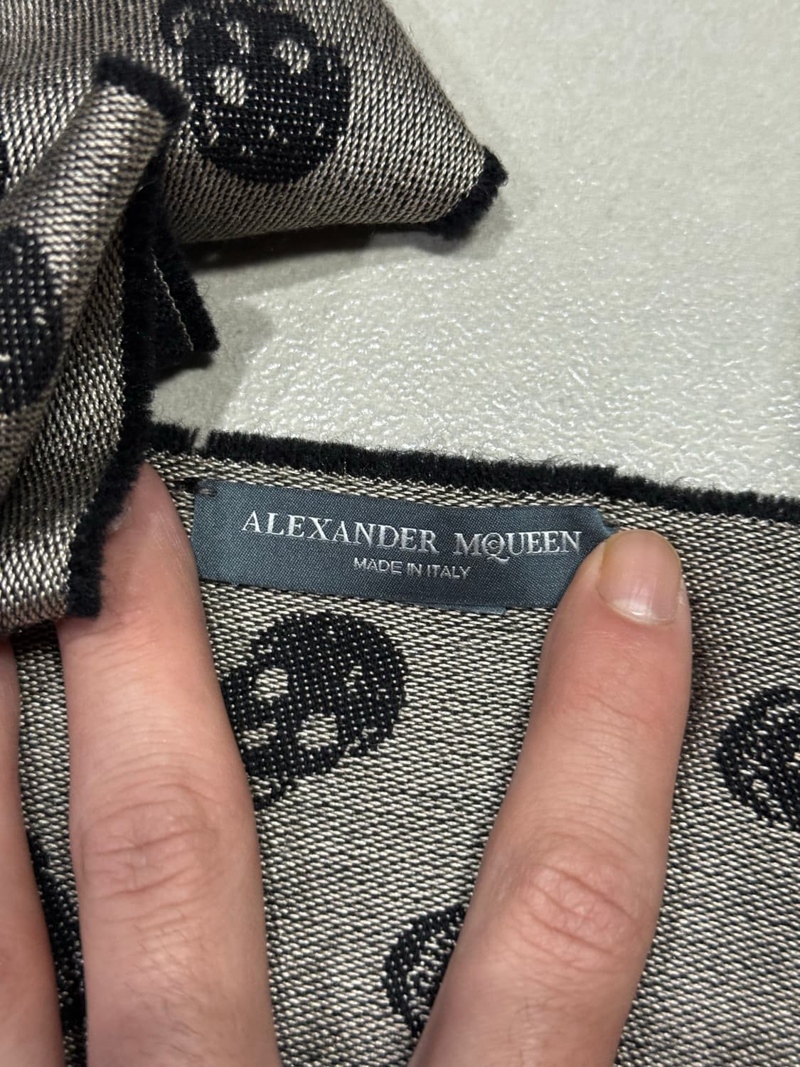 알렉산더 맥퀸 해골 대형 울 실크 머플러  상품이미지4