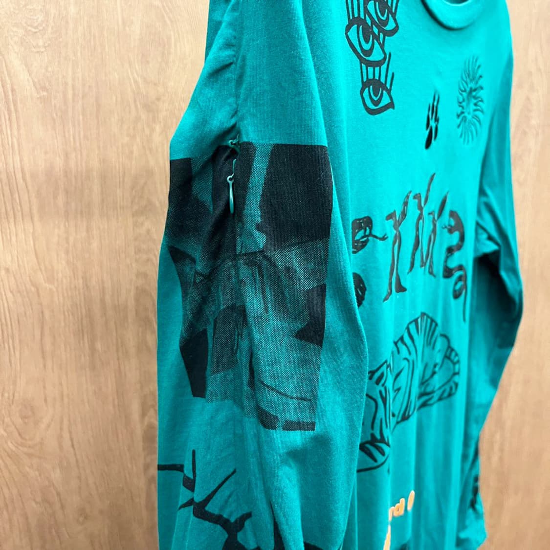 디젤 롱 슬리브 티셔츠 애니멀 레터링 프린팅 사이드 지퍼 디테일 그린 상품이미지6