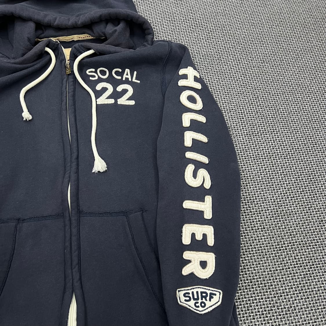 착샷O 홀리스터 네이비 암레터링 후드집업 상품이미지3