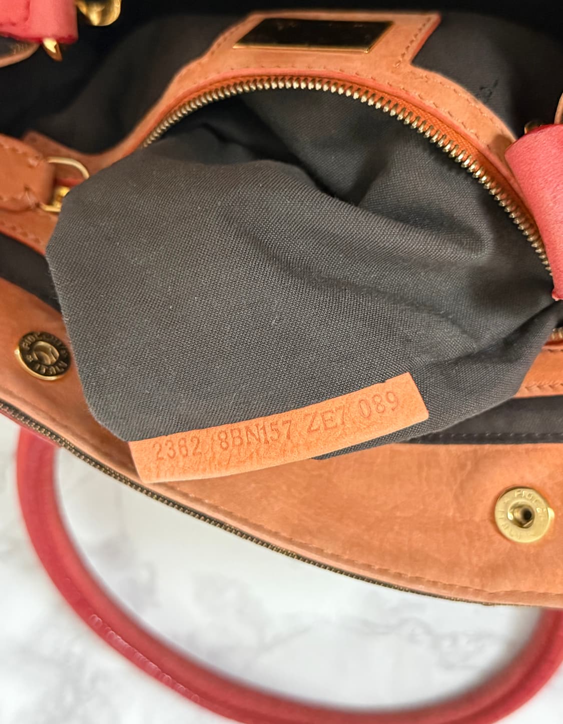 펜디 주카 자가드 토트백 상품이미지7