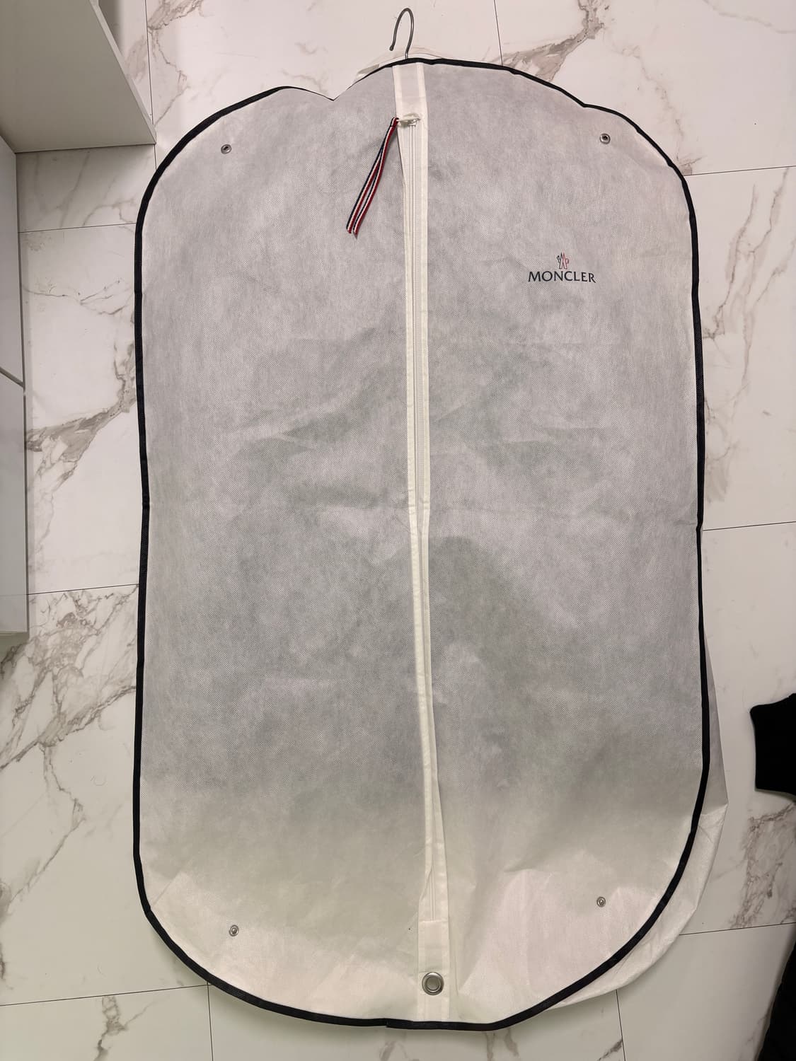 몽클레어 클루니 패딩 24년식 상품이미지2