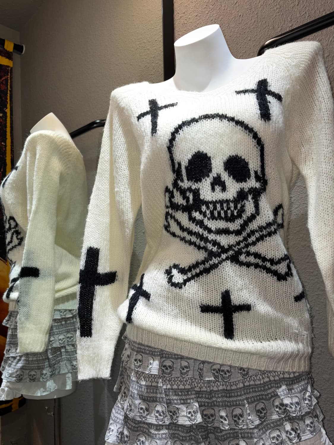 빈티지 펑크 브이넥 니트 상품이미지1