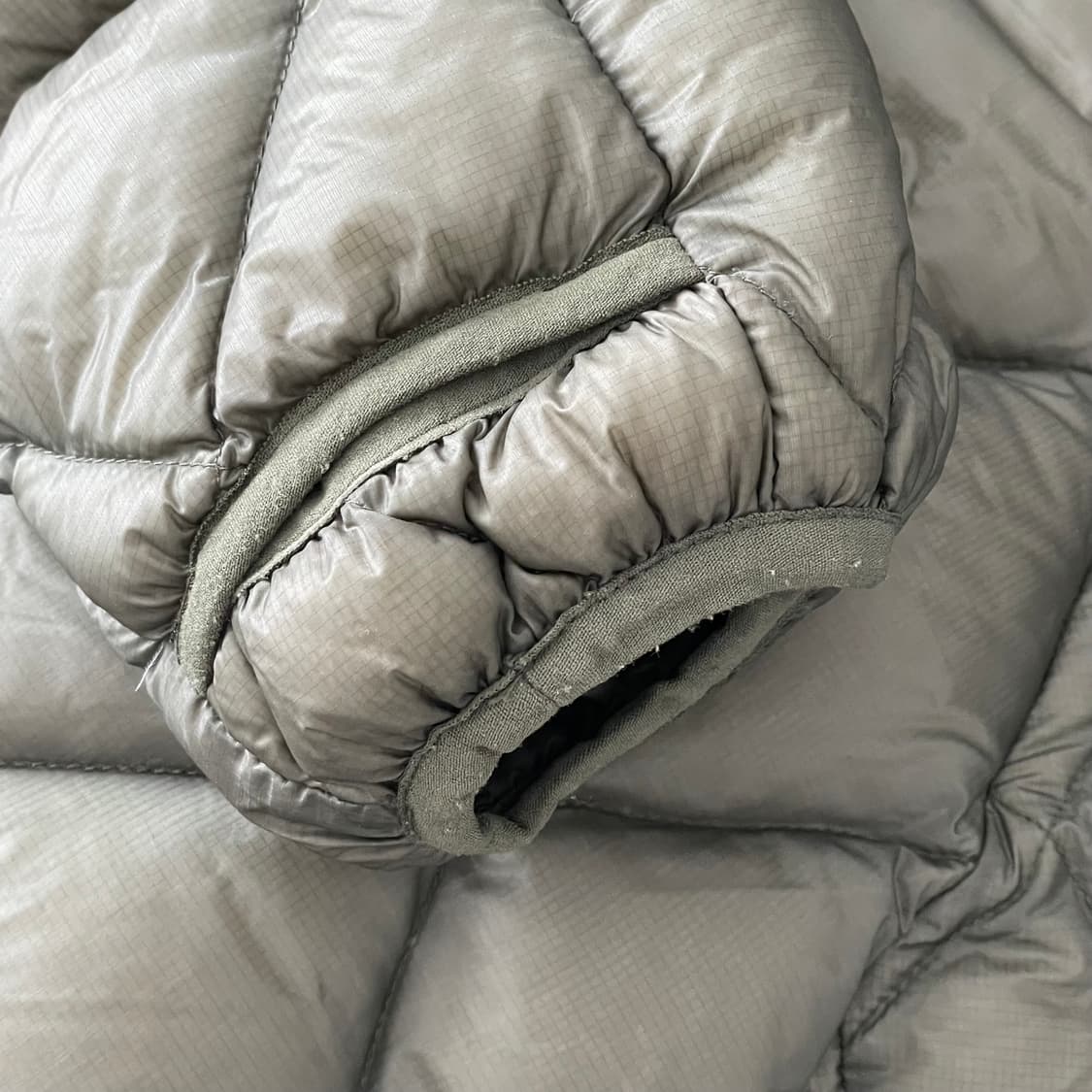 로아 하이킹 라이트 다운 자켓 다크 그린 상품이미지10