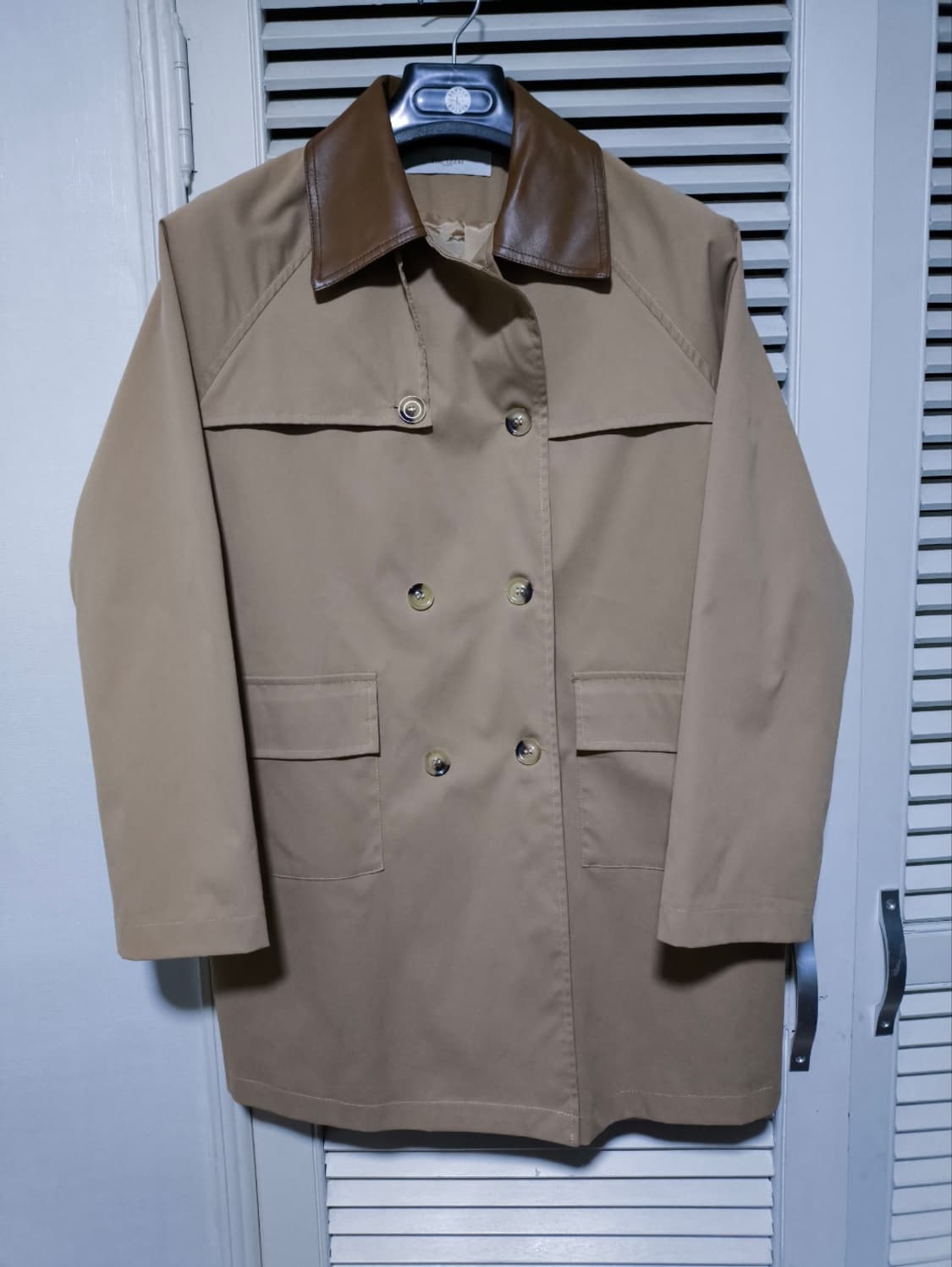 오버핏 F 아이잗 가죽 포인트 코트 상품이미지1