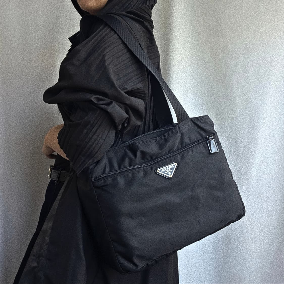 [정품 PRADA] 프라다 직사각 나일론 쇼퍼백 숄더백 미디움 상품이미지1
