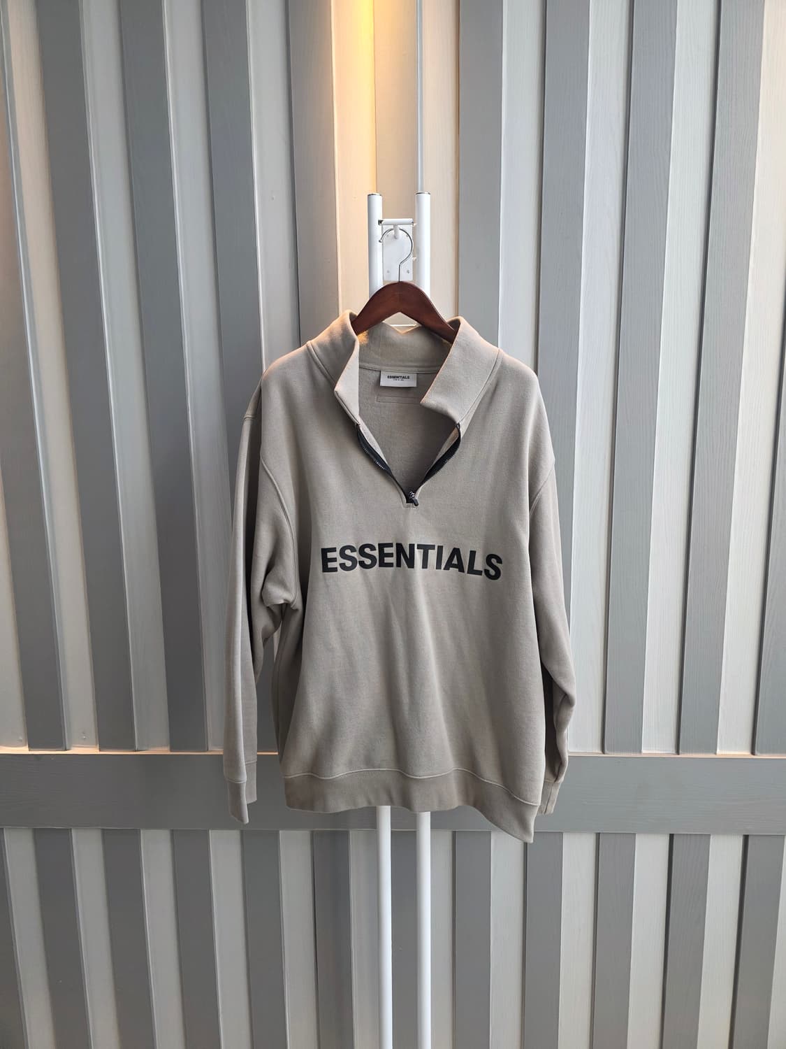 Essentials 상품이미지1