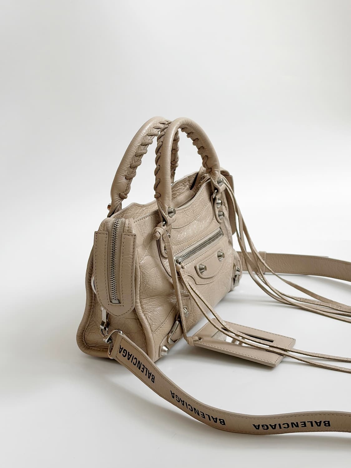 발렌시아가 클래식 시티백 로고 미니 판매합니다. 상품이미지3