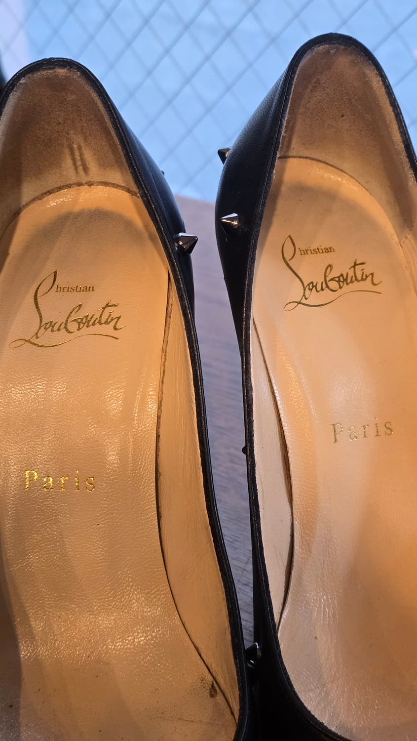 크리스찬 루부탱 블랙스터드 힐 상품이미지4