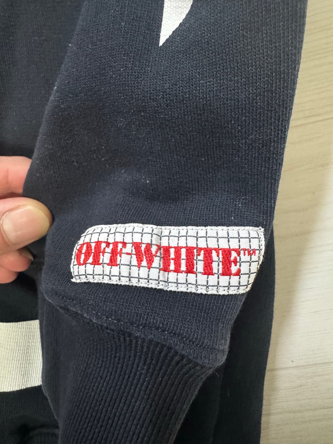 오프화이트 맨투맨 M사이즈 상품이미지3