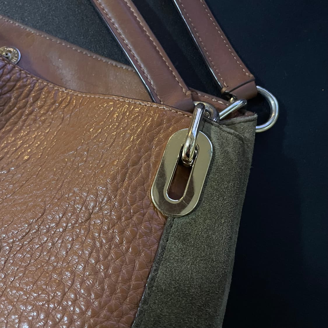 COACH코치 브라운 & 카키스웨이드 숄더백 상품이미지6