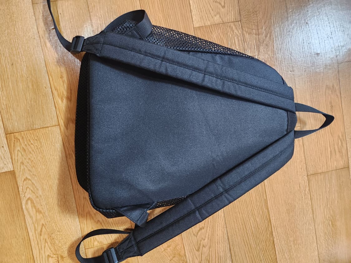 탑텐 검정색 메쉬 백팩 배낭 상품이미지2