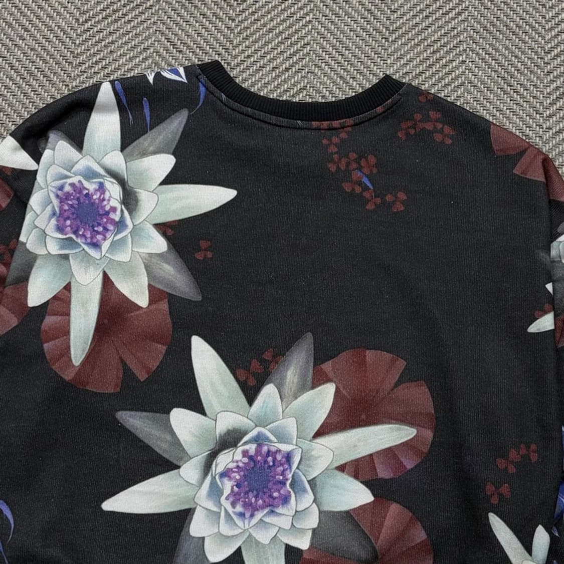 아디다스 플라워 패턴 빅로고 맨투맨 v2431 상품이미지4