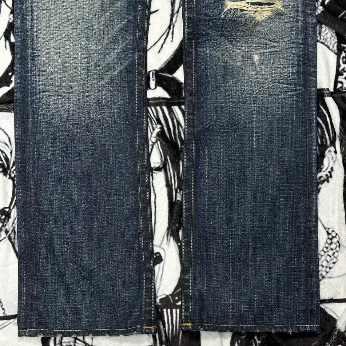 트루진 트루릴리전 스컬로고 새깅 데님팬츠 상품이미지6