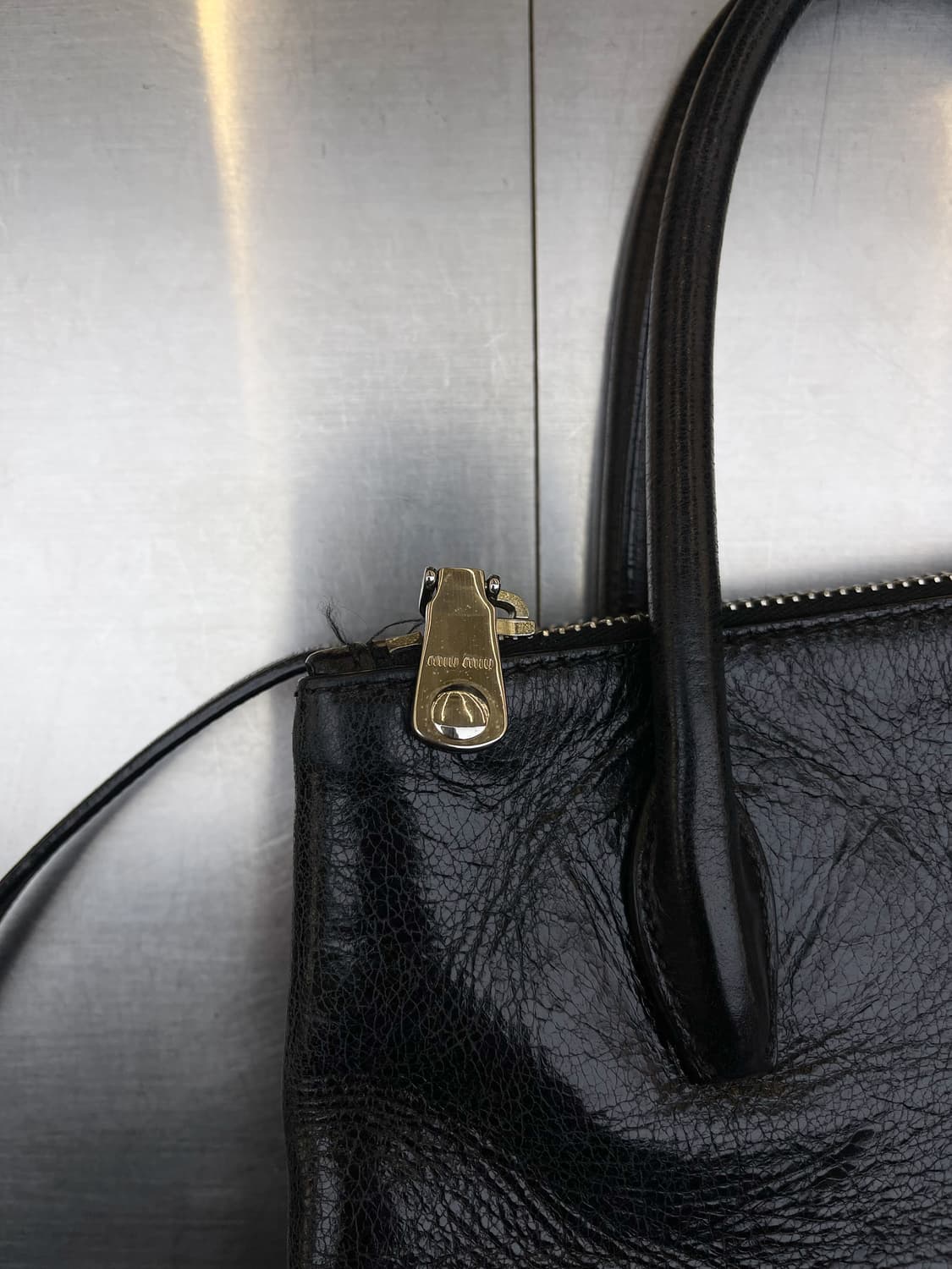 미우미우 비텔로 샤인 토트백 상품이미지7