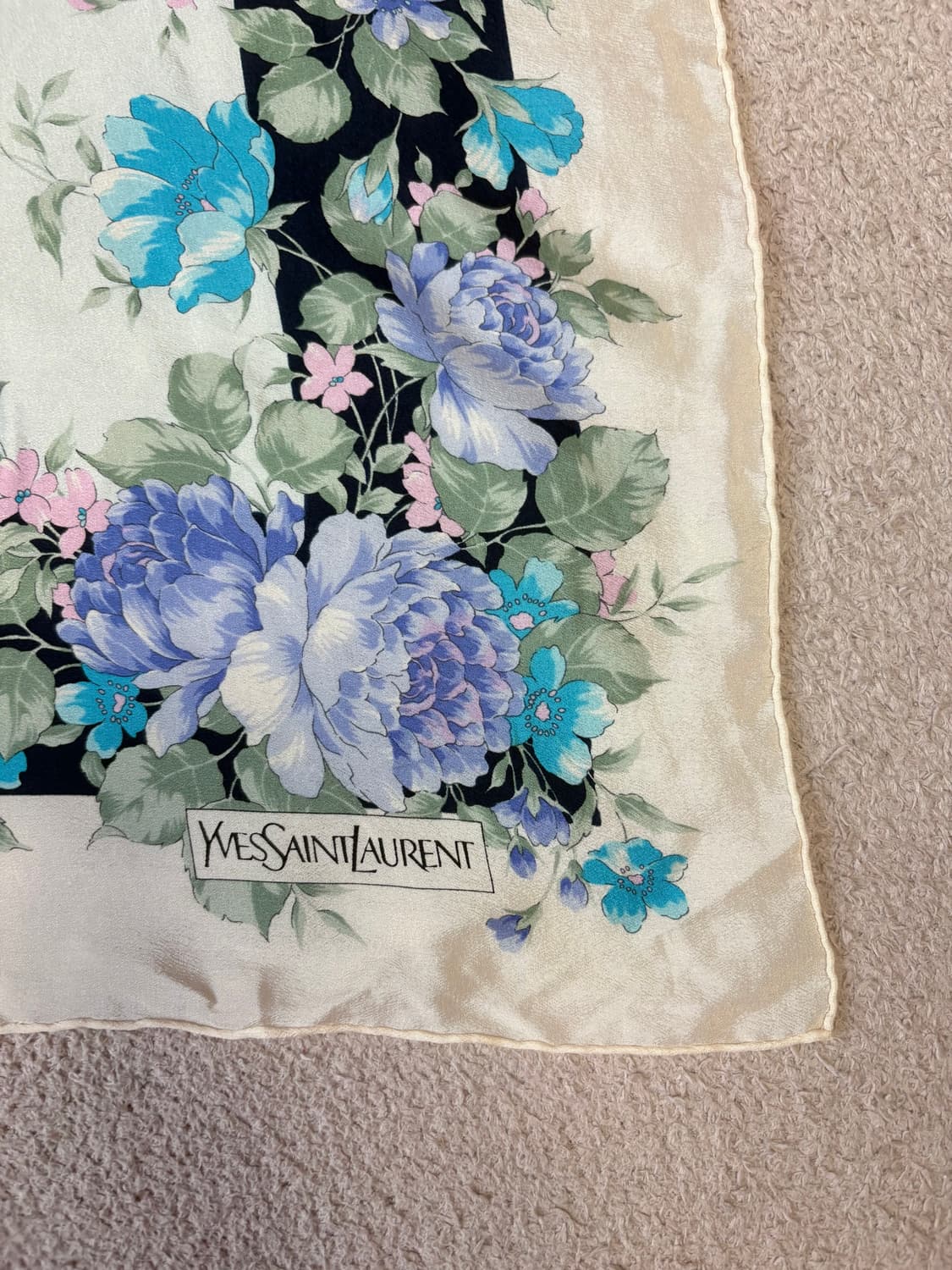 [정품] 입생로랑(YSL) 빈티지 플라워 쁘띠 스카프 상품이미지1