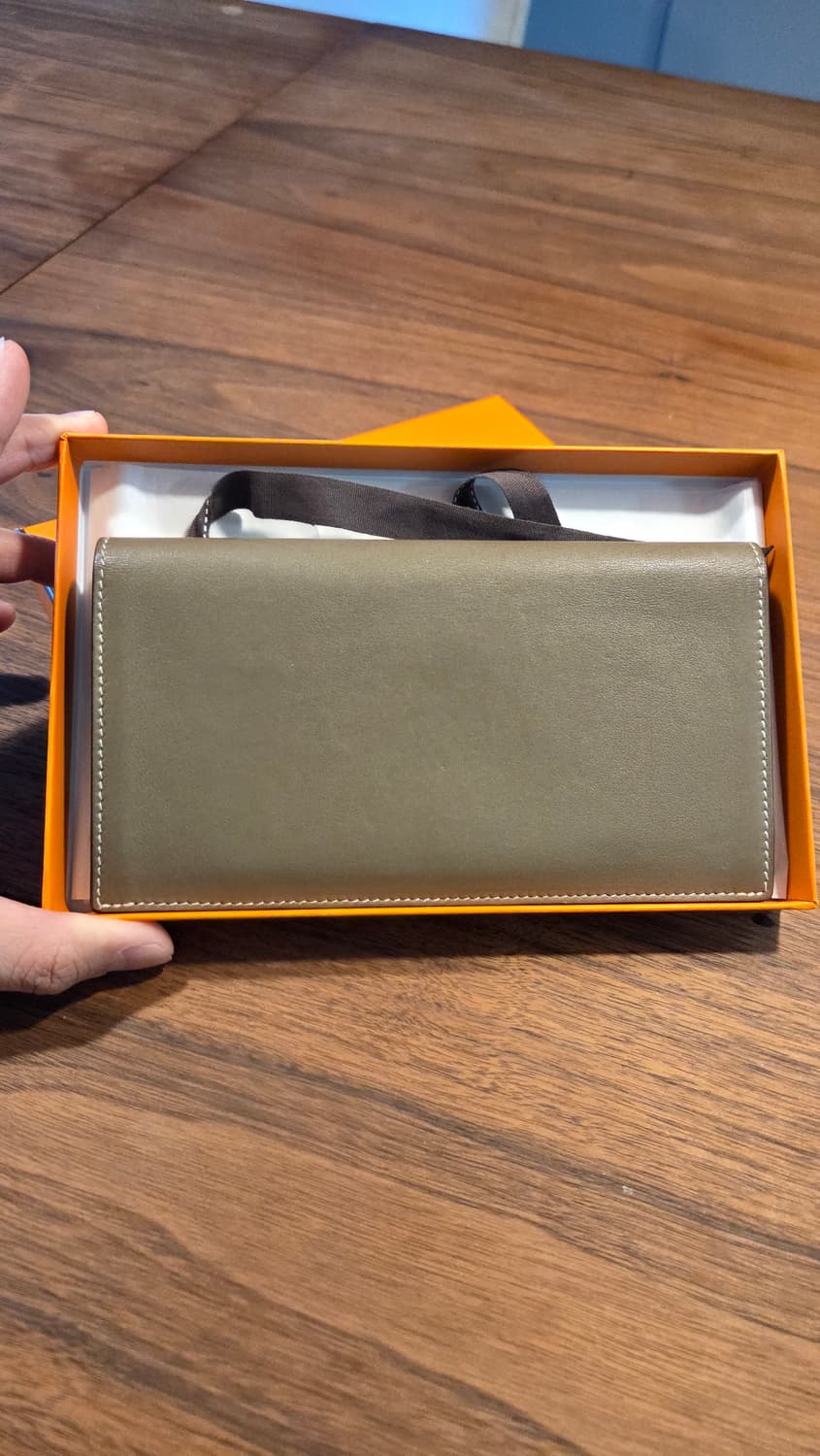 에르메스 트윌 장지갑 에토프색상 팝니다. 상품이미지4