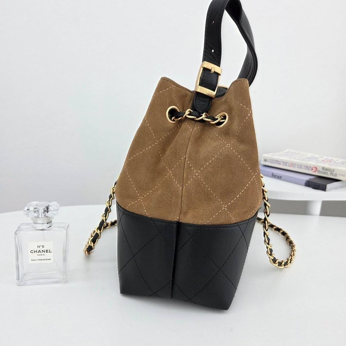 샤넬(Chanel) 25A 스웨이드 쇼퍼백 상품이미지6