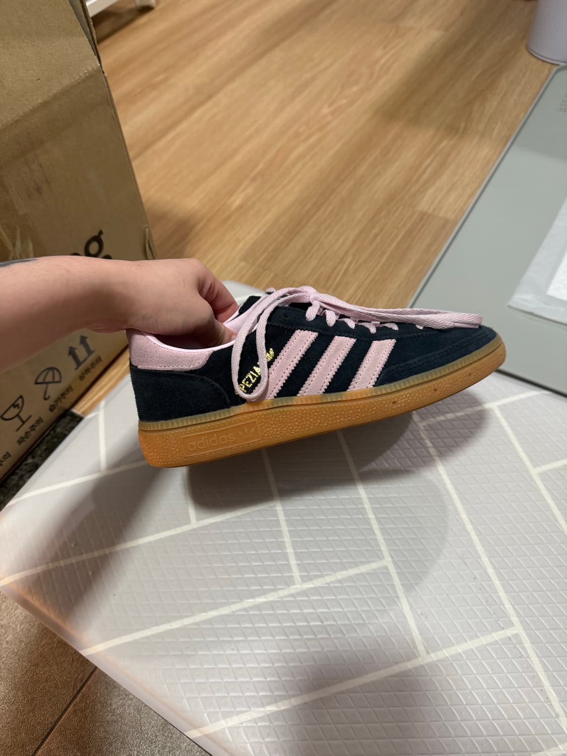 (W) 아디다스 스페지알 핸드볼 코어 블랙 클리어 핑크 220 상품이미지2