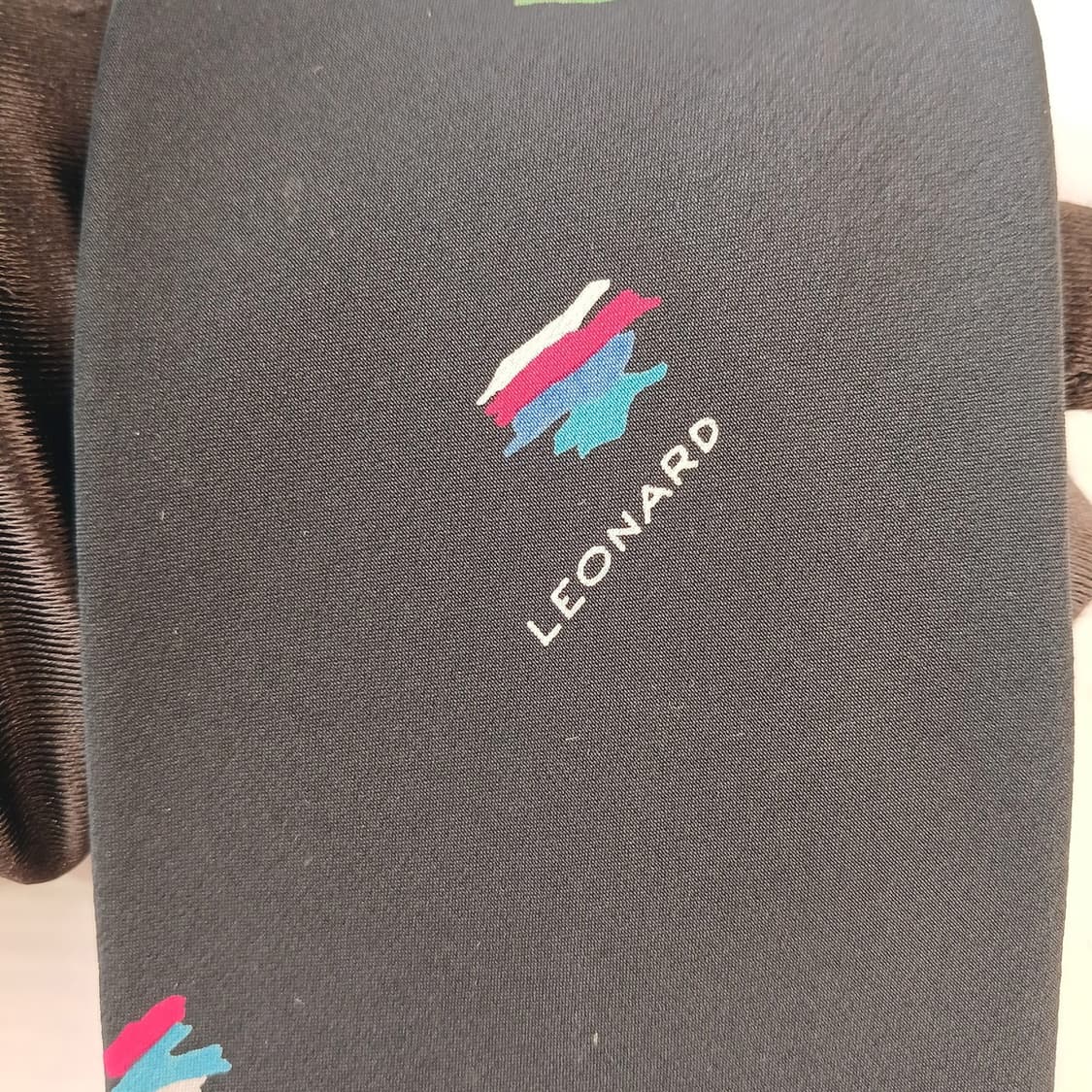 레오나드 실크 로고 포인트 넥타이 7.8cm A+~A등급 A19178
 상품이미지7