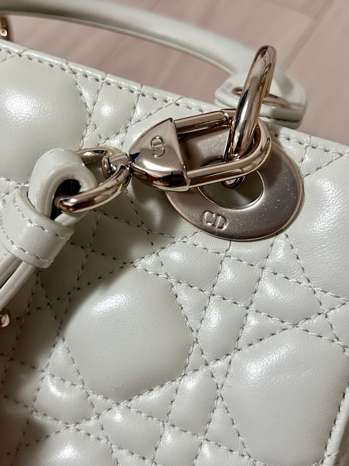 디올 레이디백 화이트 스몰 레플리카 상품이미지6