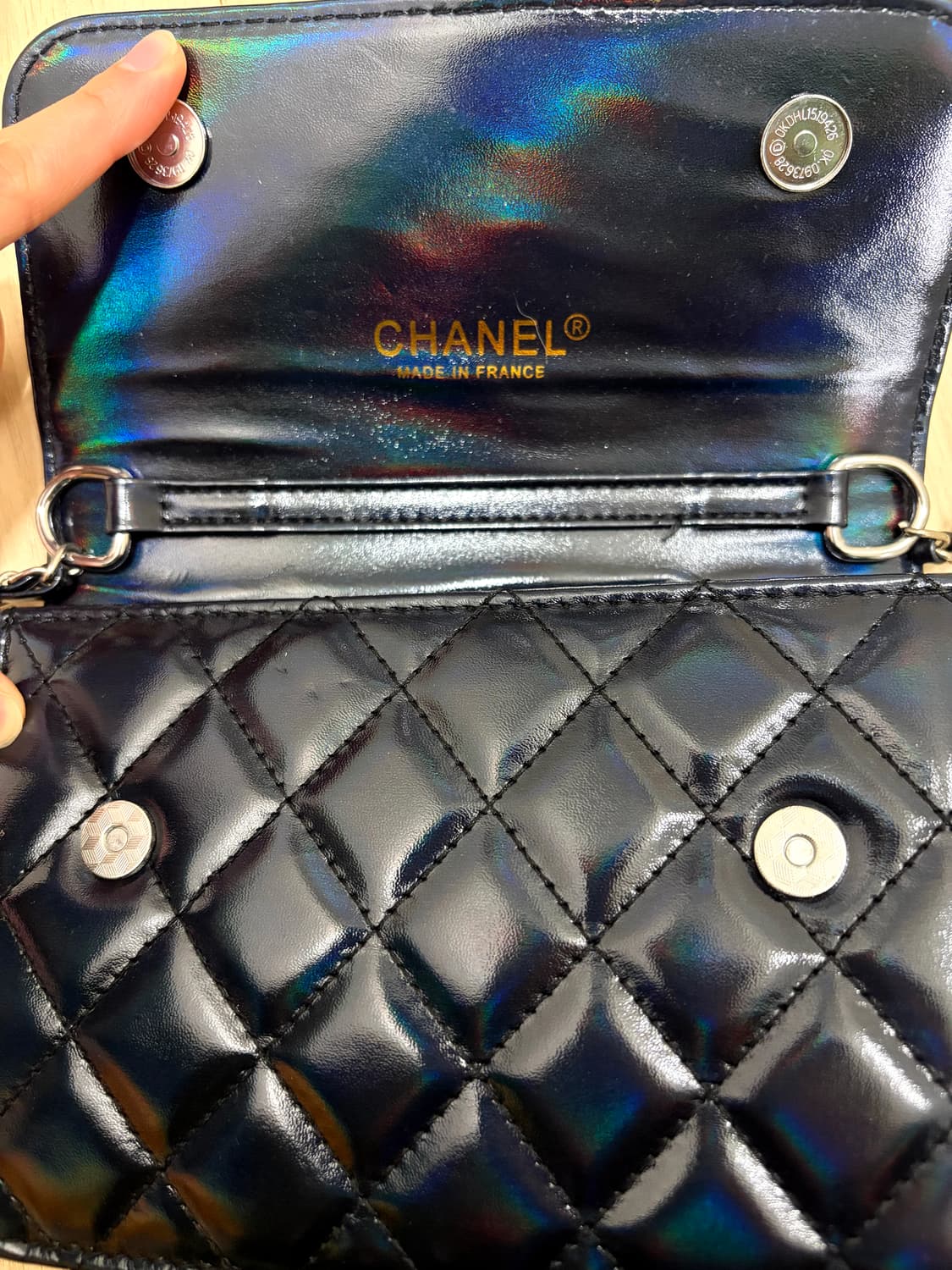 샤넬 에나멜소재 큐빅 크로스백 상품이미지3