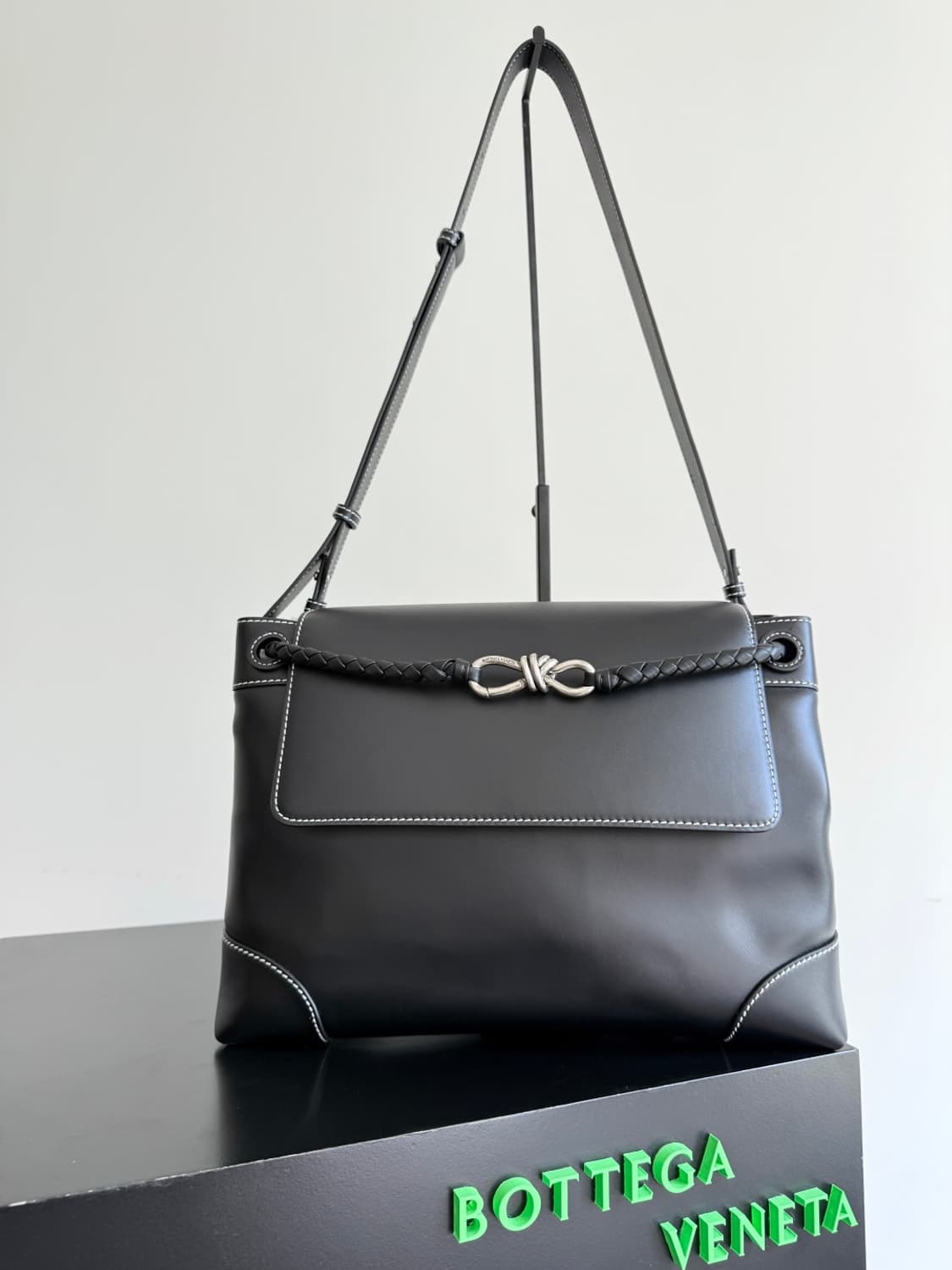 Bottega Veneta보테가베네타 신상 디아고 가죽 크로스백 메신저백 상품이미지1