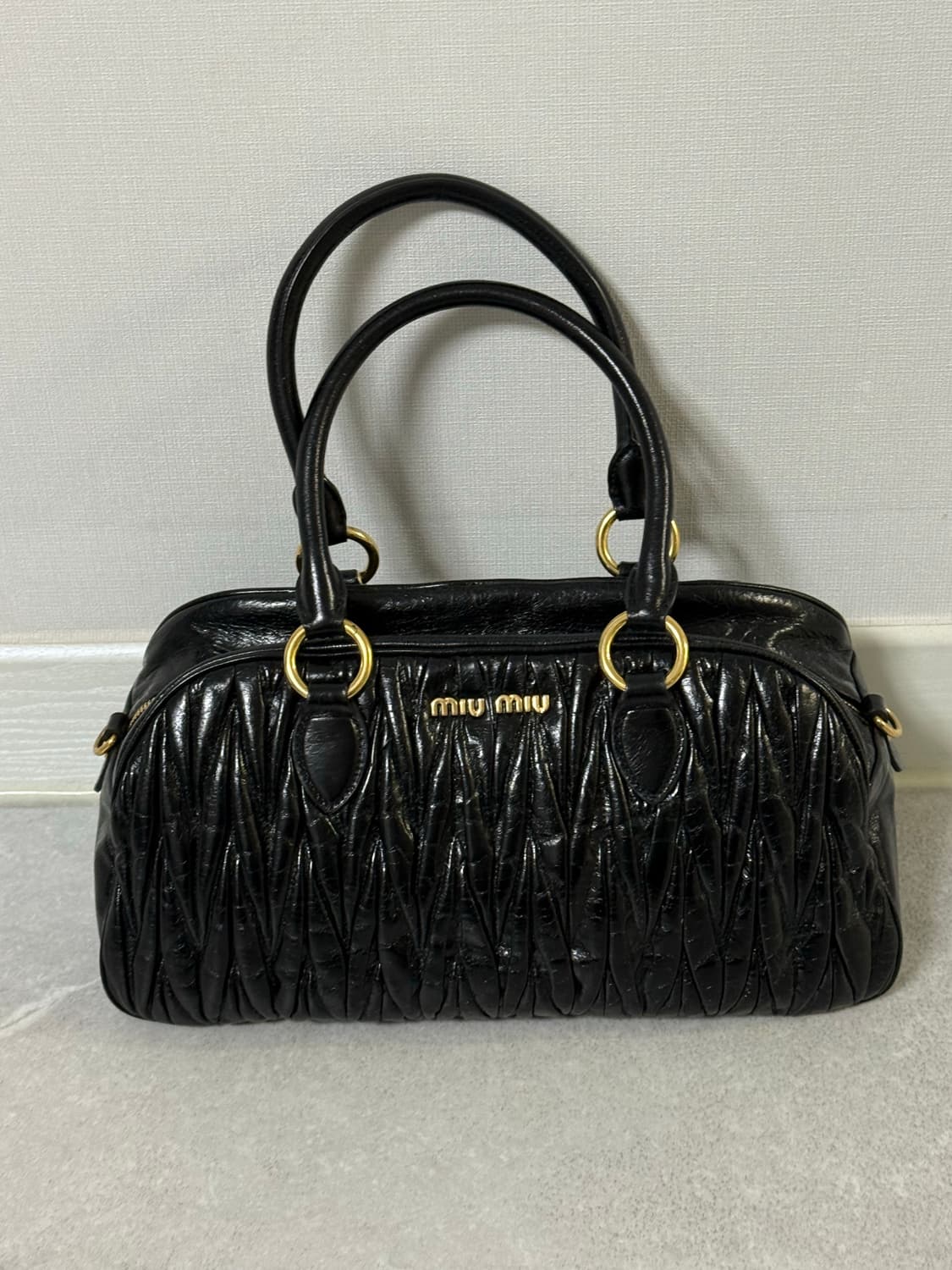 미우미우 마테라쎄 토트백 상품이미지1