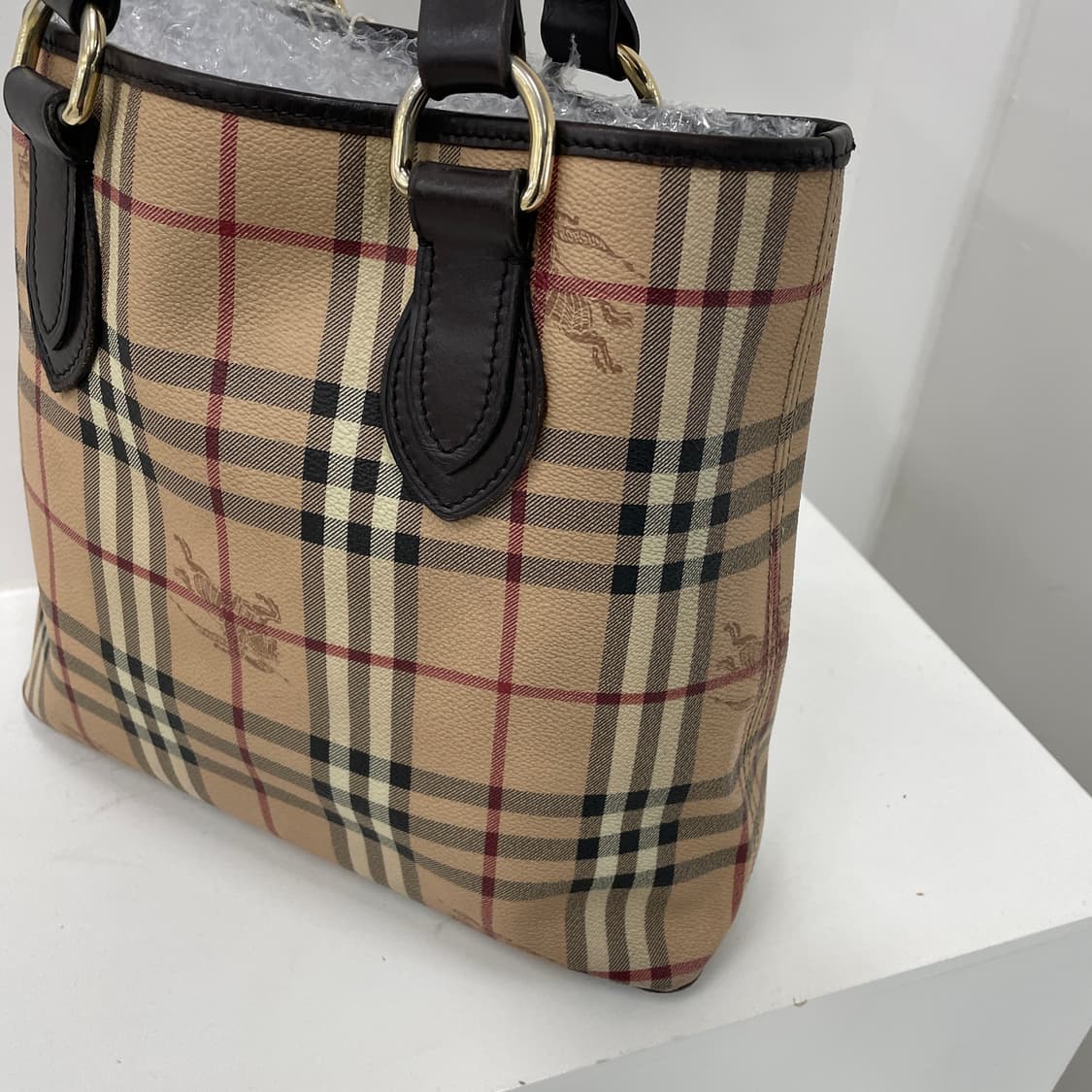버버리 PVC 노바 체크 레더 핸들 토트백 상품이미지4