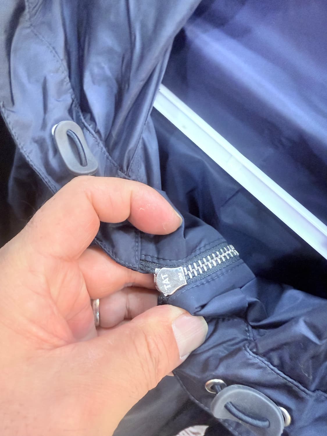 105 정품 프라다 삼각로고 후드바람막이 팝니다 상품이미지5